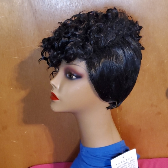 Short Black Wig With Curls - Picture 2 of 4